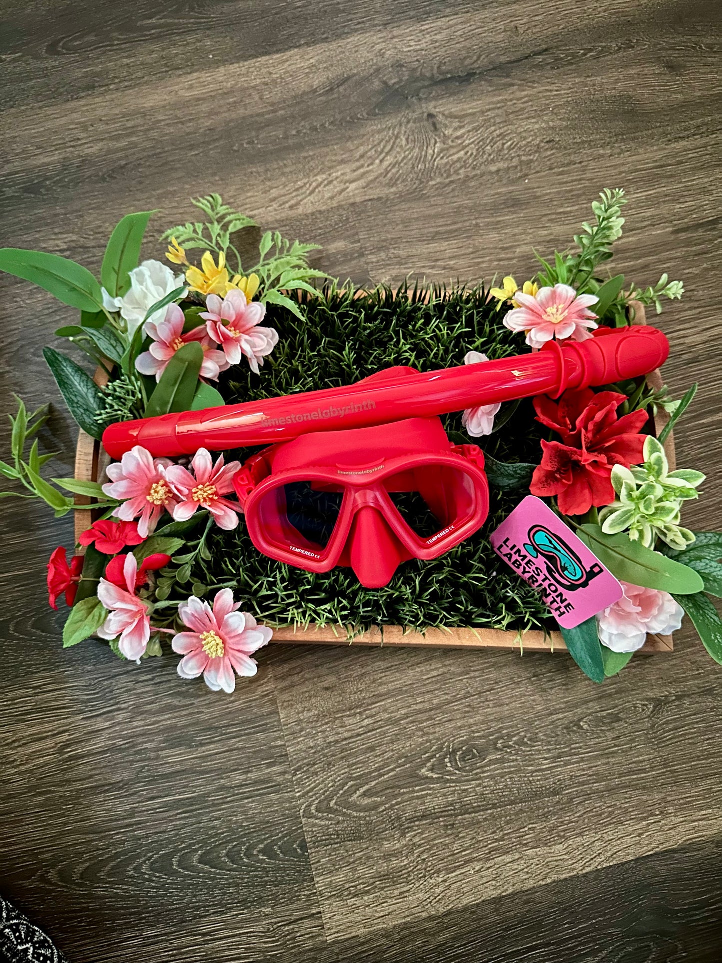 Scarlet Red Snorkel Set